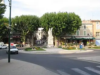 La vila de Vauriàs es centro del enclavamiento de Vauriàs, una zona del condado