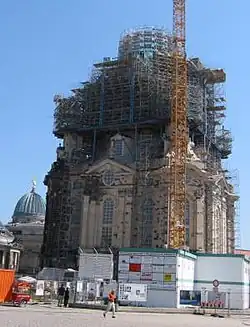 En plena reconstrucción (2003).