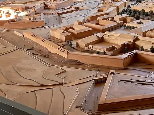 Baluarte de San Nicolás, delante a la derecha la media luna