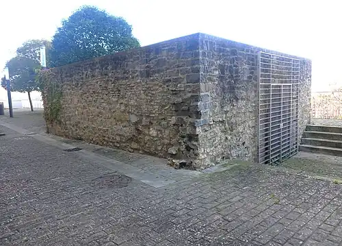 Edificación exterior de la Nevera de Palacio.