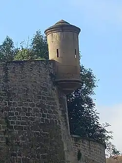 Garita en el inicio del paseo de ronda