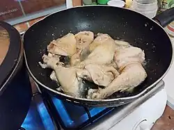 Fritura de la carne de pollo