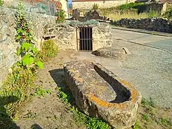 Fuente Minga, con pilón y bodega