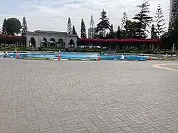 La misma fuente que la anterior pero sin agua