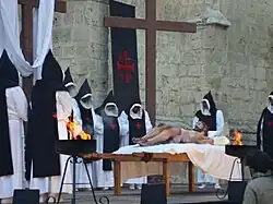 Colocación del cuerpo sobre las andas