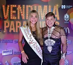 Gabriel junto a la Reina Nacional de la Vendimia, Agostina Saua, en VPT 2024.