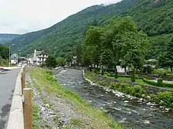 El Garona entrando en Lés