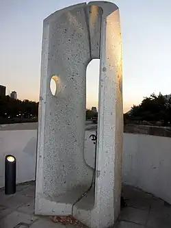 Francisco Gazitúa. Piedra de 4 miradas.