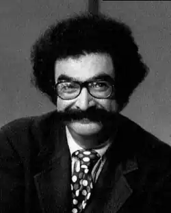 El crítico de cine Gene Shalit, en la imagen en 1973, puso voz a Gene Vieira, su «parecido a un pez», en «The Krusty Sponge».[27]​
