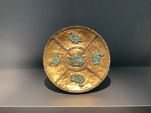 Placa de oro y turquesa de la Dinastía Yarlung del Tíbet (600-800 d. C.), Colección Al Thani.