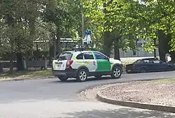 Una camioneta Chevrolet Captiva de Google Street View fotografiando un área del Prado en Montevideo, Uruguay.
