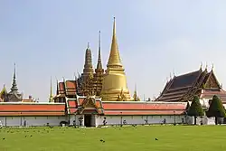 Arte thai: templo de Wat Phra Kaew, Bangkok.