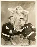 Greta Nissen, Victor McLaglen y Edmund Lowe en otra foto promocional de 1931 de Women of All Nations.