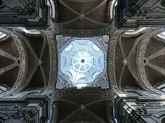 Interior del cimborrio de la abadía de Grimbergen.