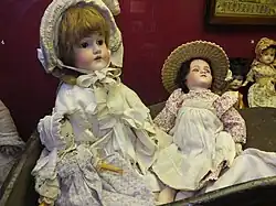 Muñecas de porcelana (juguete)