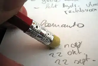 Goma de borrar incorporada a un lápiz