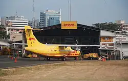 ATR 42-300F de DHL Ecuador en su hangar del Aeropuerto Internacional José Joaquín de Olmedo (2008)