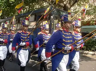 Granaderos de Tarqui durante un desfile militar.
