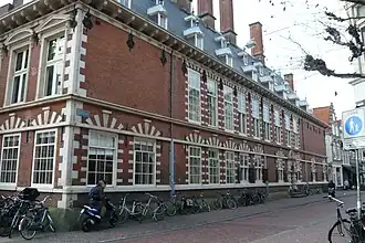 Ayuntamiento de Haarlem (1602-1604), edificio medieval con una ampliación de Lieven de Key