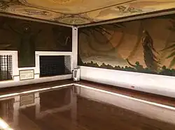 Habitación donde nació Mariana de Jesús con cuadros de Victor Mideros