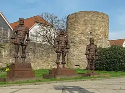 La escultura: Menschen aus Eisen (Gente de la edad de Hielo)