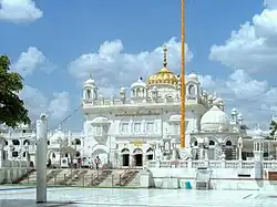 Shri Hazoor Sahib es un gurdwara en Nanded, Maharashtra, India; es uno de los cinco takhts.[Nota 1]​