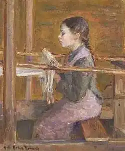 Una niña tejiendo en un telar