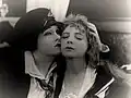 Con Gloria Swanson (izq.) en Her Decision (1918)