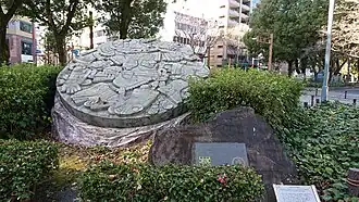 Réplica del monolito de Coyolxauhqui en Mexico Square en el Parque Hisaya Ōdori, Nagoya.