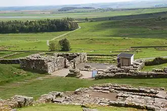 Puerta sur, vista desde el norte.