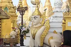 Mannusiha, variación birmana del chinthe con raíces en la leyenda.