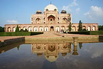 Tumba de Humayun (1569-1570), Delhi, la primera tumba imperial mogola[24]​