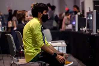 Un jugador usando el hypertapping.