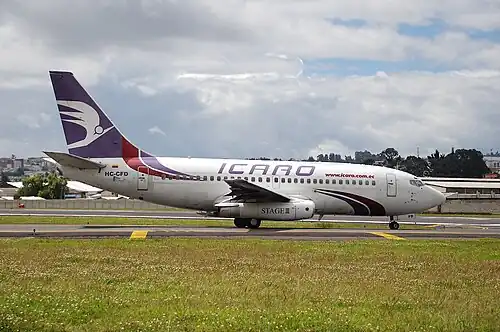 Boeing 737-200 (HC-CFD) de Ícaro Air en el Antiguo Aeropuerto Internacional Mariscal Sucre (2008)