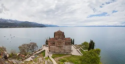 Vista desde una colina contigua.