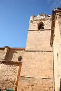 Torre y ábside de la iglesia