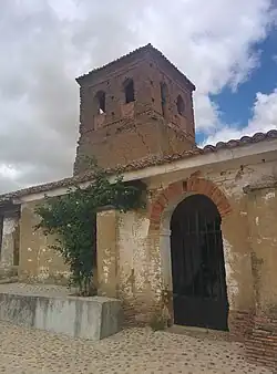 Torre de la iglesia de frente