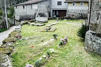 Camposanto delante de la puerta sur