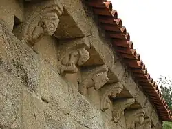 Humanos y bestias en la iglesia de Chaviães