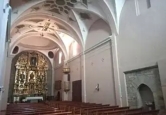 Bóvedas contiguas al presbiterio con yeserías