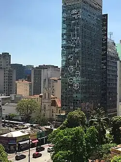 La iglesia vista desde lo alto de la Galeria do Rock