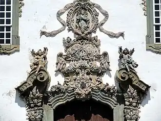 Frontispício em pedra da Igreja de São Francisco de Assis, São João del-Rei, de Aleijadinho