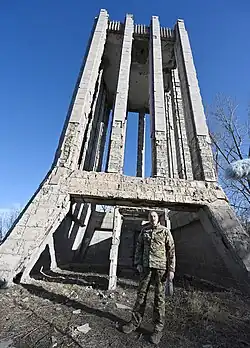 Ilham Aliyev frente al mausoleo de Vagif