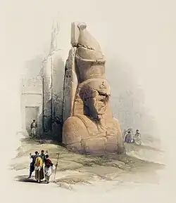 158. Colosal estatua en la entrada del templo de Luxor