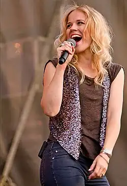 Ilse DeLange (4–5, próximamente en la 13)