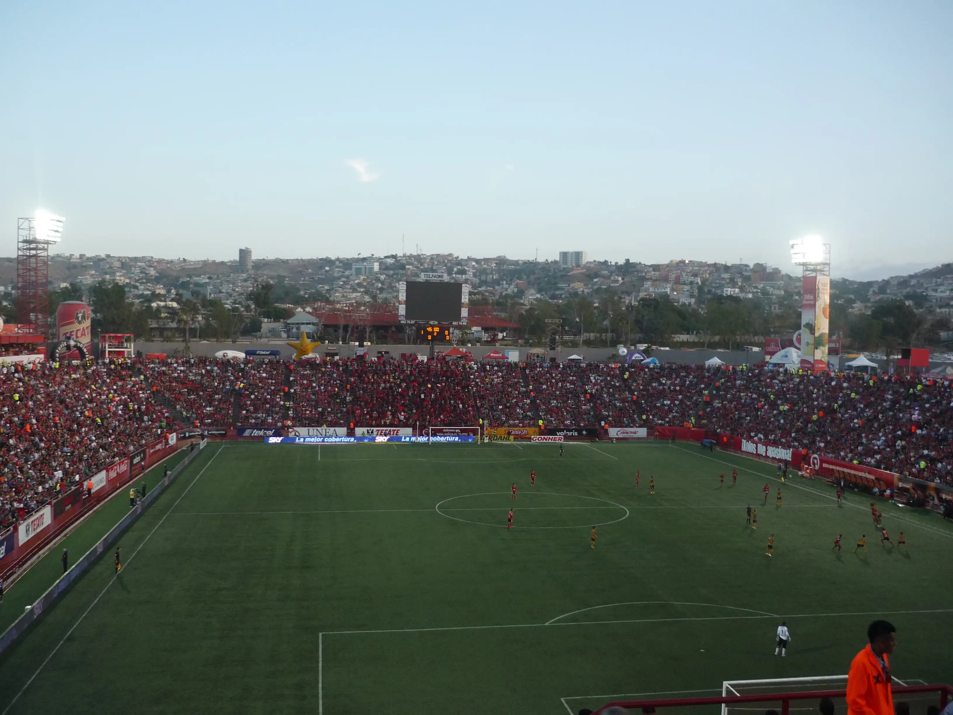 Iluminacion_estadio_caliente