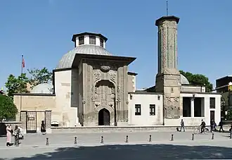 Madrasa Ince Minareli en Konya (c. 1265)