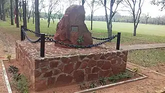 Placa recordatoria en el Centro Nikkei-Paraguayo.