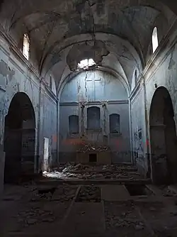 La iglesia de Rocafort se encuentra en estado ruinoso, incluso con grafitis en su interior.