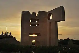 Escultura Intihuatana de Fernando de Szyszlo